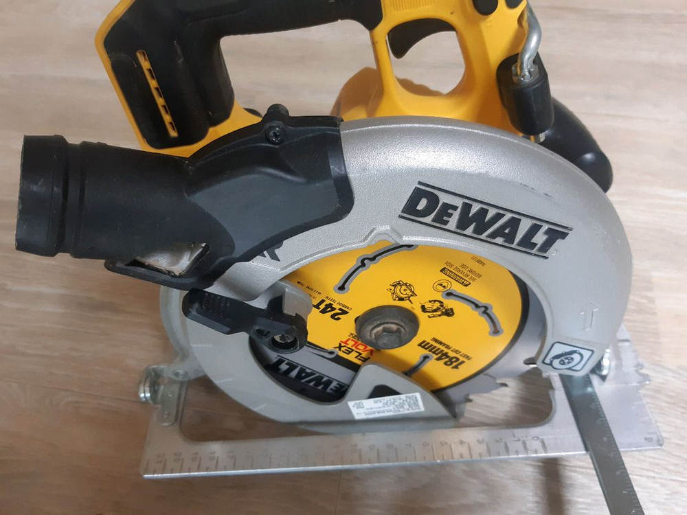 디월트 원형톱(DCS570) +배터리+충전기 세트 이미지