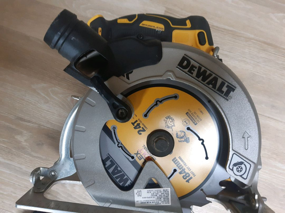디월트 원형톱(DCS570) +배터리+충전기 세트 이미지