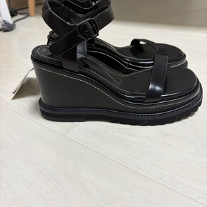 슈콤마보니 웨지힐 샌들235 이미지