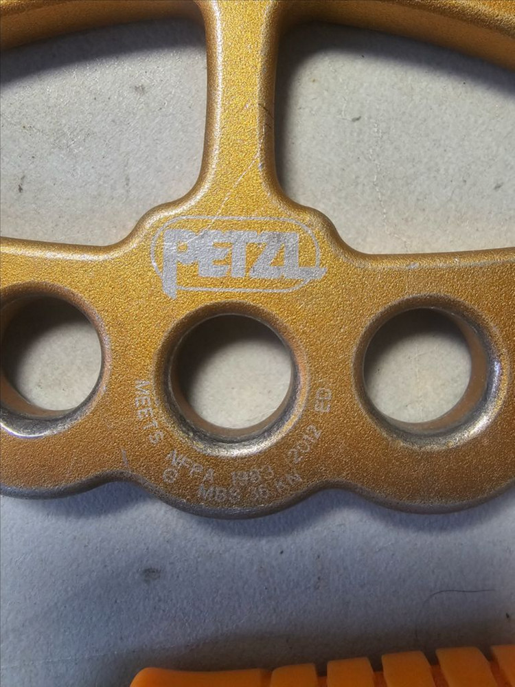 페츨/PETZL 포 L 플레이트 이미지