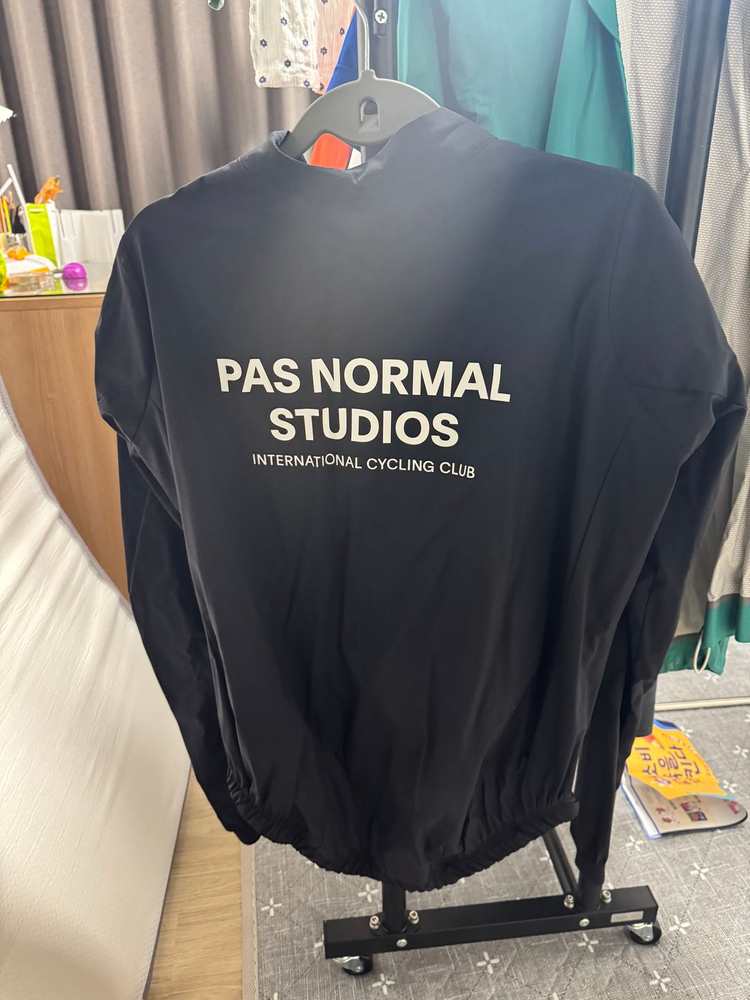 파스노말스튜디오 바람막이 사이즈 L 이미지