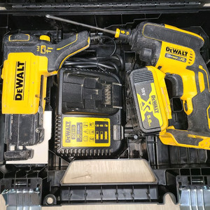 디월트 충전 드라이월 스크류건 매거진 드릴 세트 이미지