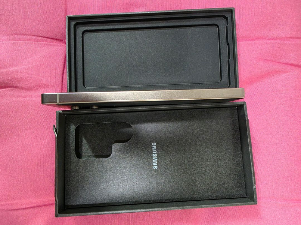 삼성 갤럭시 S25 울트라 256gb 티타늄블랙 ,투키 67w 멀티충전기 포함 이미지