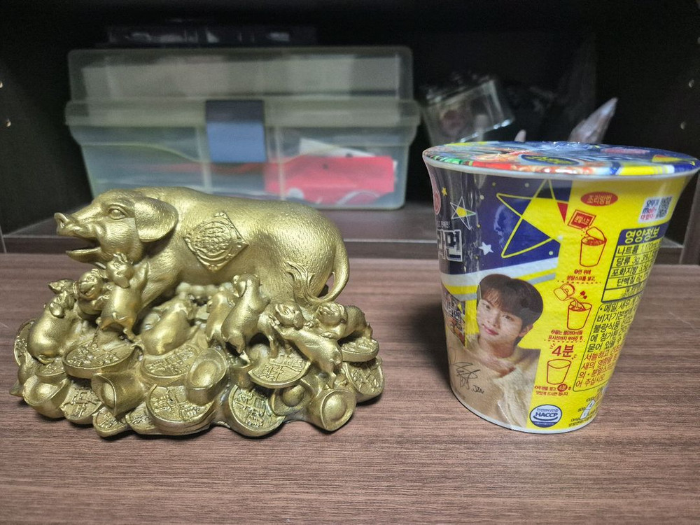 황동 돼지 집안에 복을 부르는 이미지