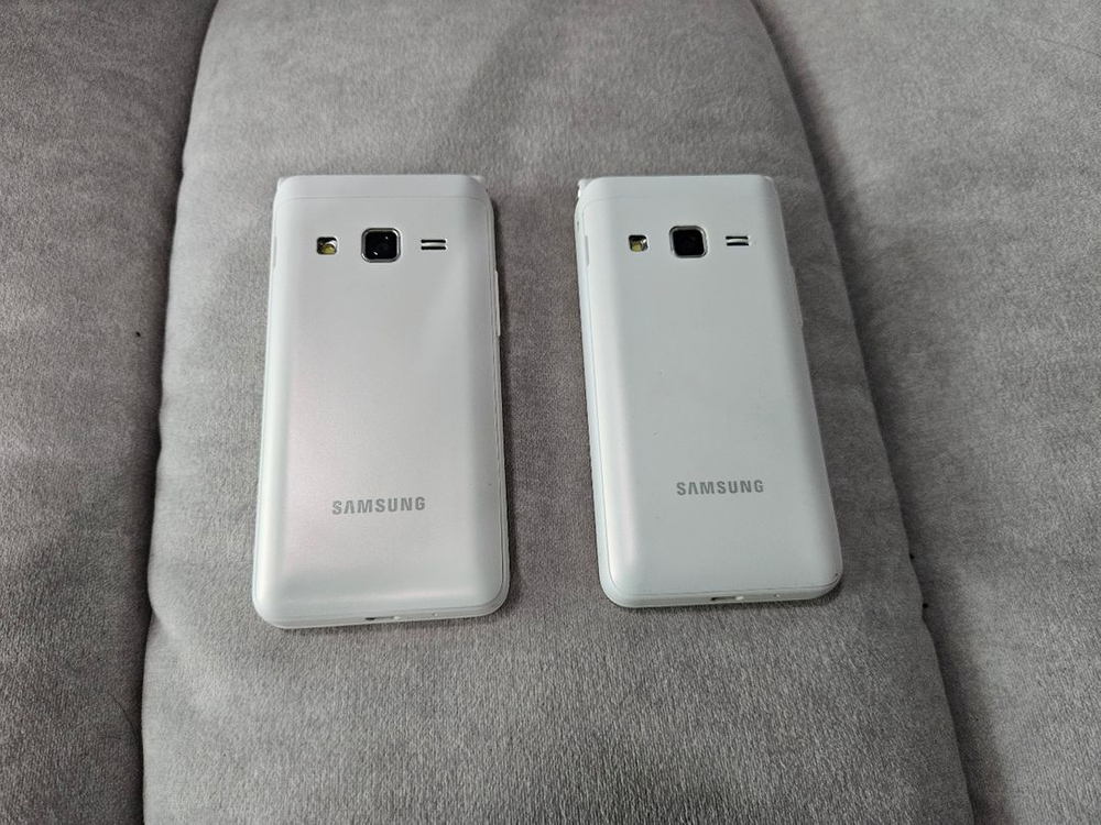 삼성 갤럭시폴더2 G160 2021 화이트 A급 한소희폰 이미지