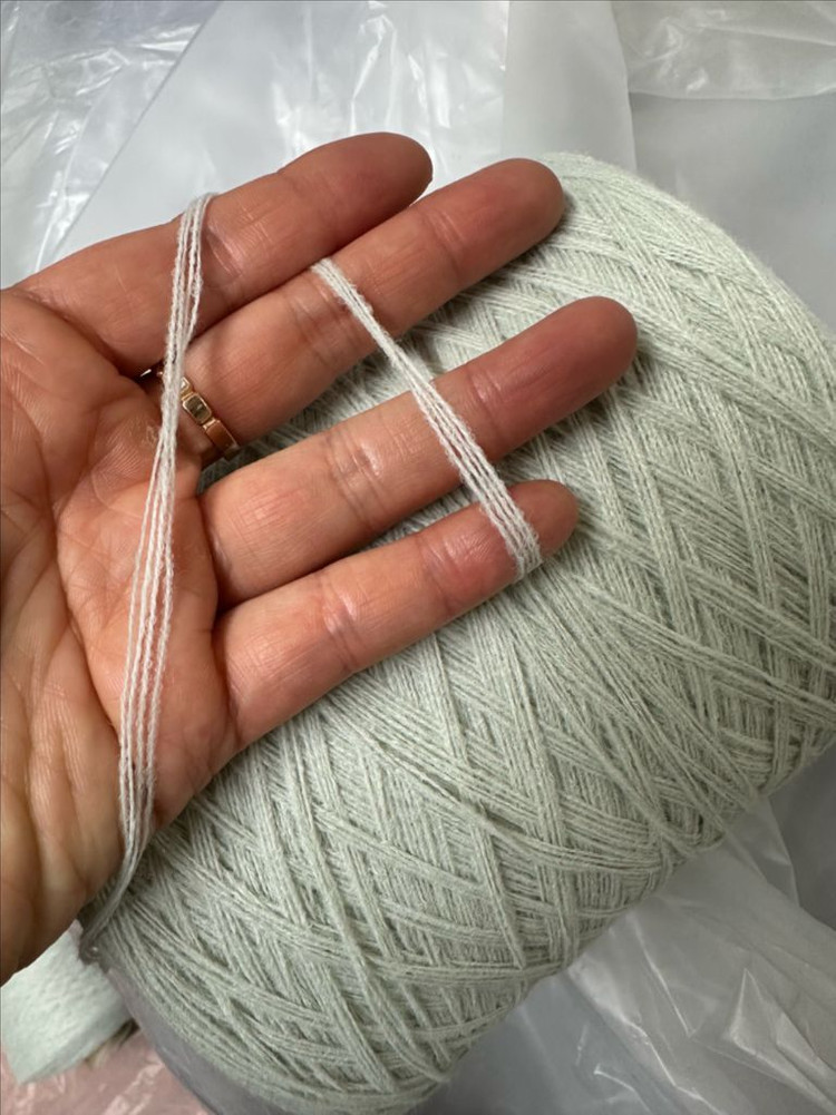 소프트아크릴4합 연민트2콘 약1키로 -뜨개질 털실 콘사 코바늘 대바늘 이미지