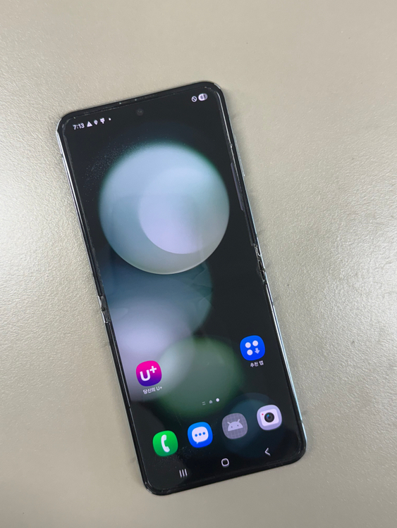 *22만원* 갤럭시Z플립5 민트 512G 파손없이 깨끗한 가성비 단말기 이미지