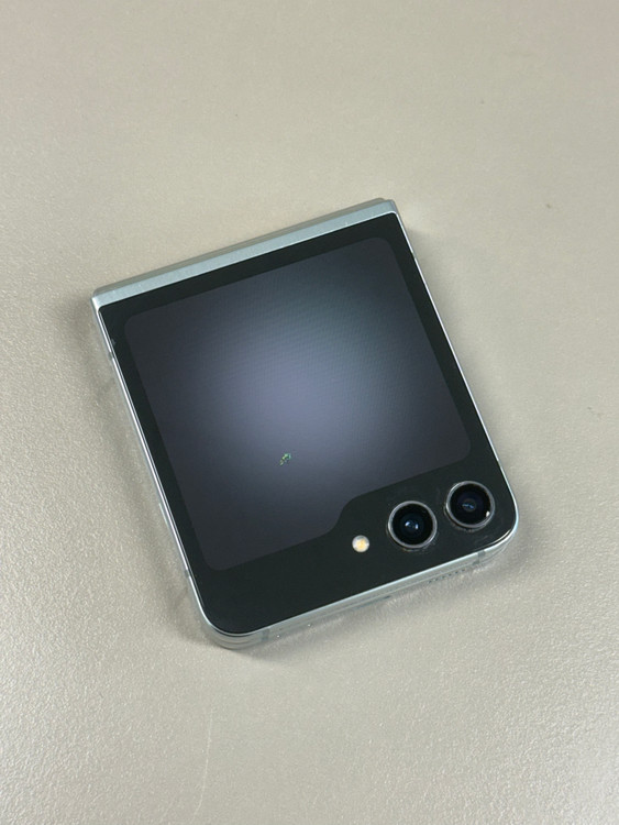 *22만원* 갤럭시Z플립5 민트 512G 파손없이 깨끗한 가성비 단말기 이미지