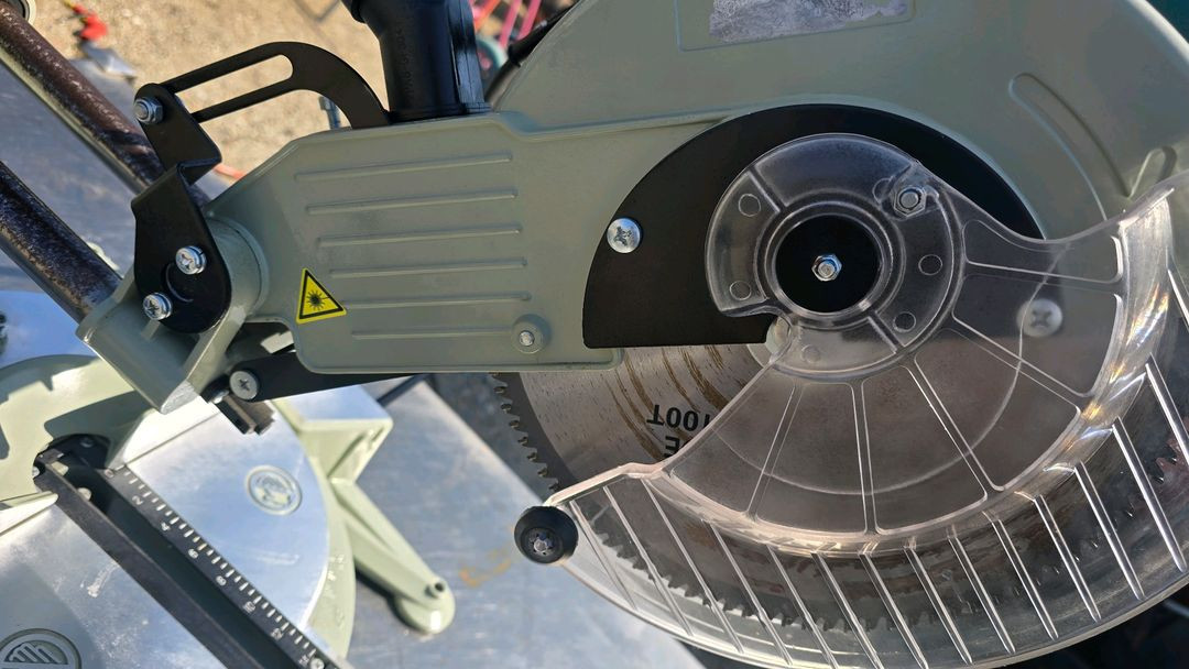 마끼다슬라이딩 각도절단기 이미지