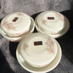 우리나라 옛날 빈티지 밀크글라스 팔스톤 뚜껑 밥그릇 국그릇 3인 세트 팝니다 이미지