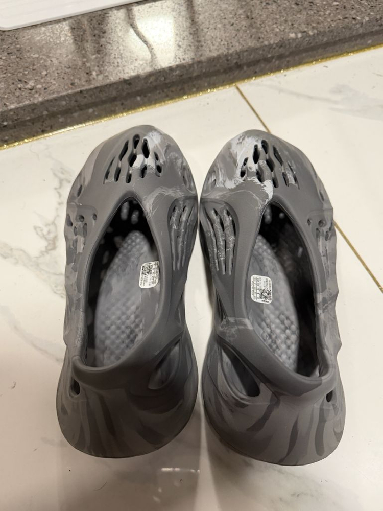 아디다스 이지 폼러너 슬리퍼 275 이미지