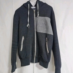 몽클레어 돌출로고 후드형 이미지