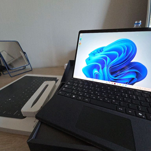 서피스 프로 11 스냅드래곤 X 이미지