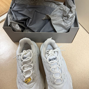 발렌시아가 트리플s 올화이트 이미지