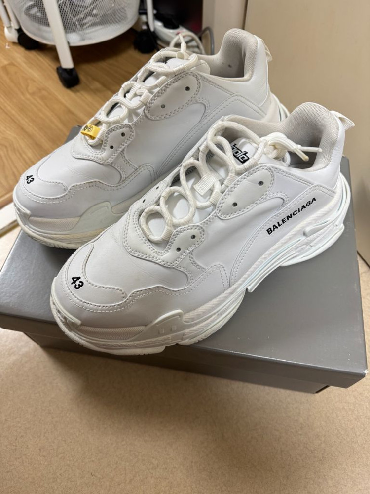 발렌시아가 트리플s 올화이트 이미지