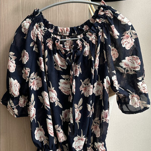 플라워 쉬폰 셔링 블라우스 이미지