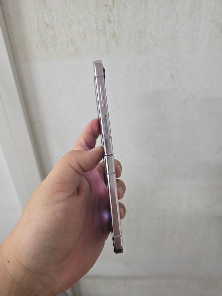 갤럭시 Z플립5 라벤더 256기가 SS급 팝니다 이미지