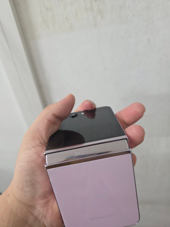 갤럭시 Z플립5 라벤더 256기가 SS급 팝니다 이미지