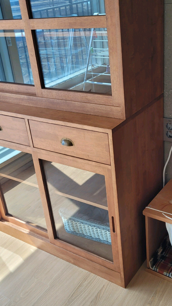 원목 유리 슬라이딩 장식장 (그릇장) 판매합니다 이미지