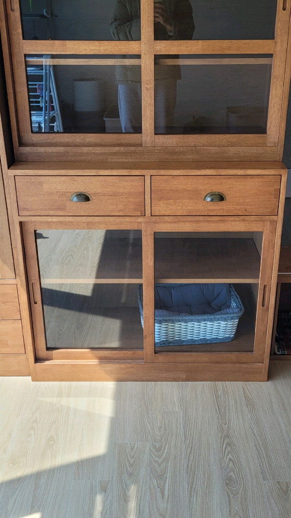 원목 유리 슬라이딩 장식장 (그릇장) 판매합니다 이미지