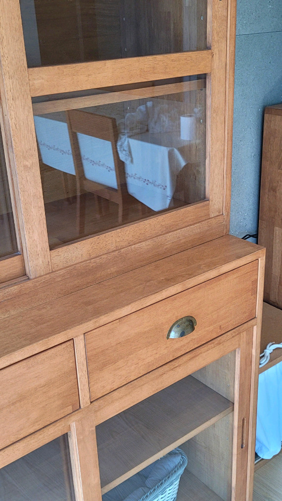 원목 유리 슬라이딩 장식장 (그릇장) 판매합니다 이미지