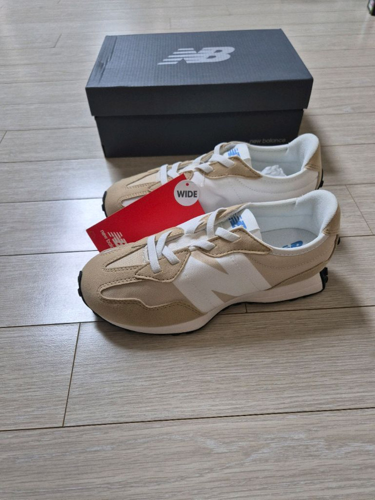 쿨거래시 6만5천택포! 미착용 새제품 정품 뉴발란스 327 편한 운동화 남아여아 공용 4계절 운동화 베이지 220 이미지