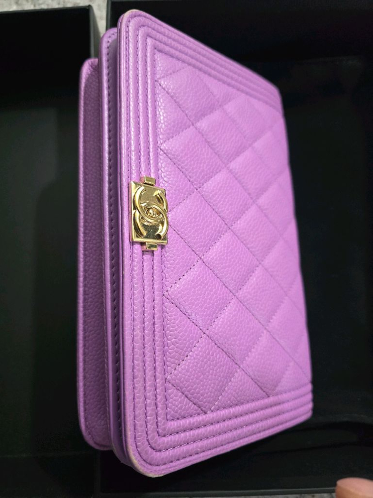 [정품]샤넬 보이 샤넬 여성 캐비어 쉐브론 WOC 체인 숄더 크로스백 금장 퍼플 이미지