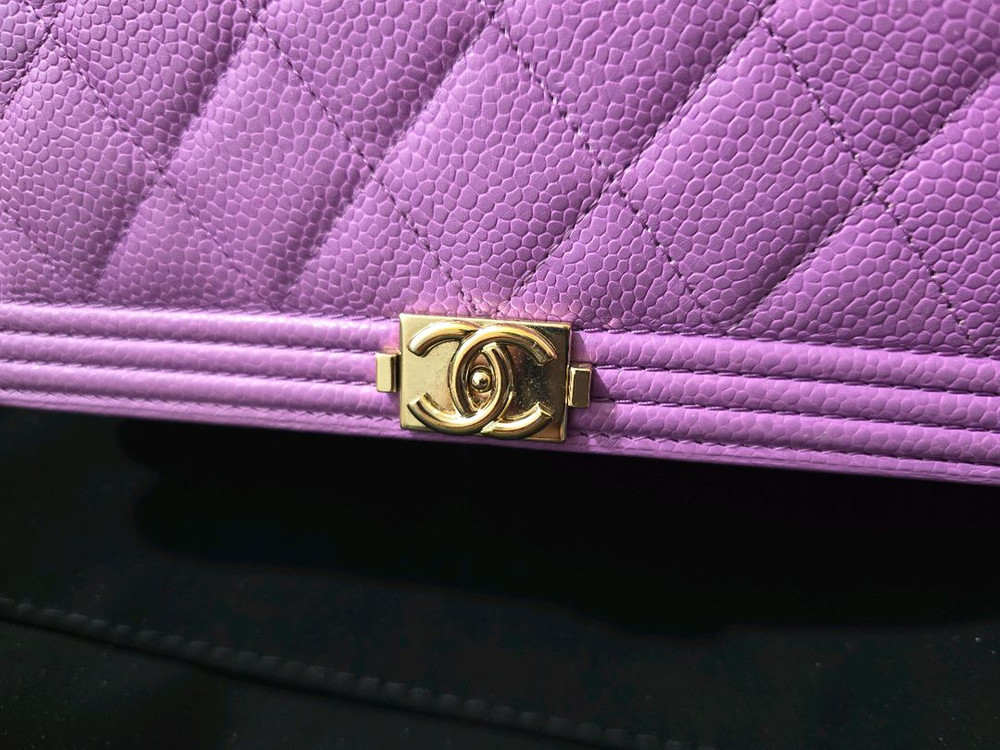 [정품]샤넬 보이 샤넬 여성 캐비어 쉐브론 WOC 체인 숄더 크로스백 금장 퍼플 이미지