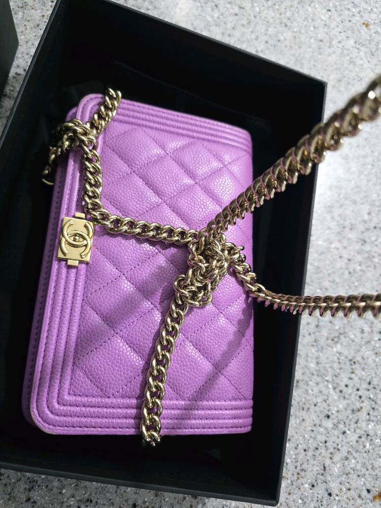 [정품]샤넬 보이 샤넬 여성 캐비어 쉐브론 WOC 체인 숄더 크로스백 금장 퍼플 이미지