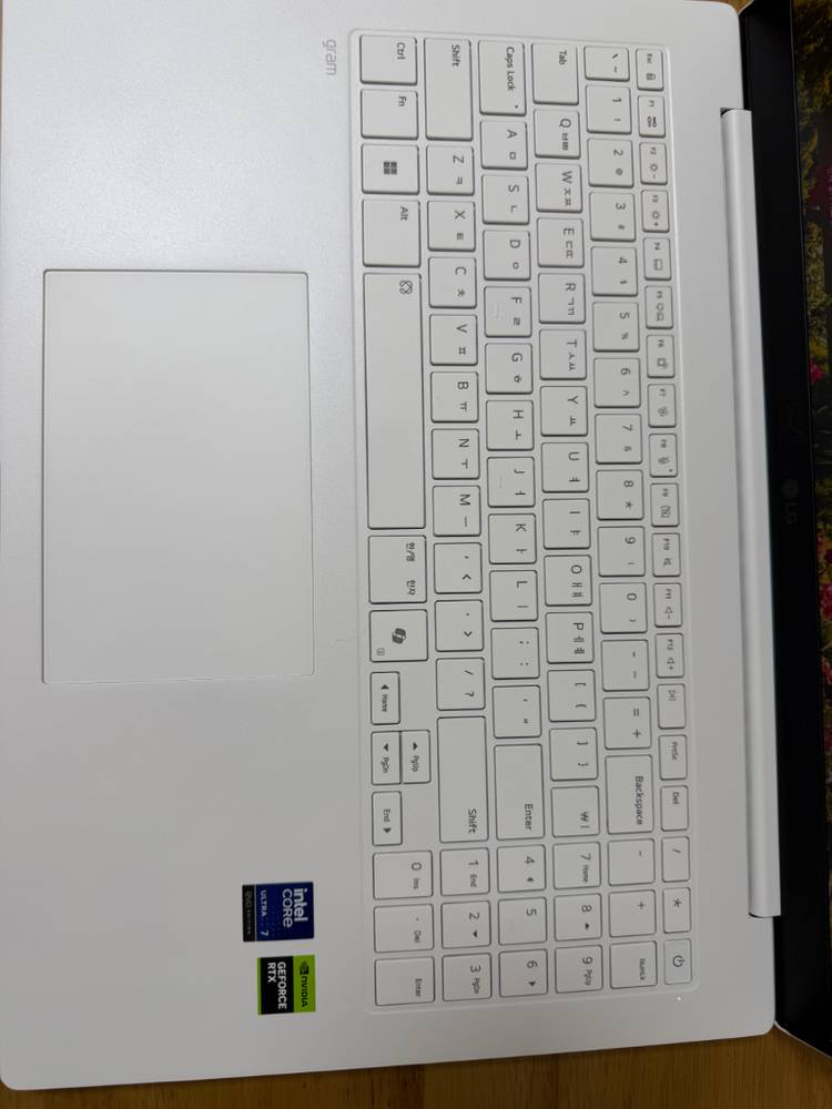 (풀옵션/신품급) LG 그램 프로 16 / RTX 5050 / 32GB / 1.5TB 이미지