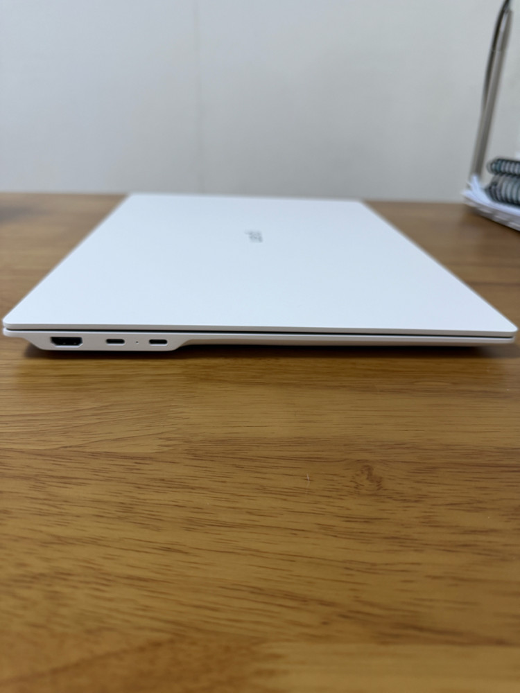 (풀옵션/신품급) LG 그램 프로 16 / RTX 5050 / 32GB / 1.5TB 이미지