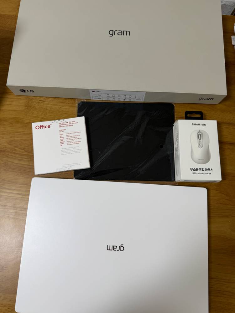 (풀옵션/신품급) LG 그램 프로 16 / RTX 5050 / 32GB / 1.5TB 이미지