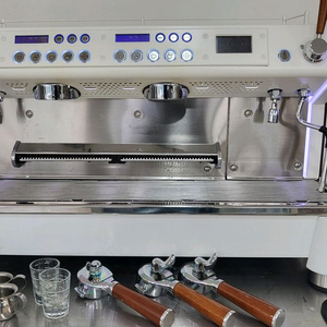 콘티 몬테카를로 화이트 우드 커피머신 멀티보일러 하이엔드커피머신 이미지