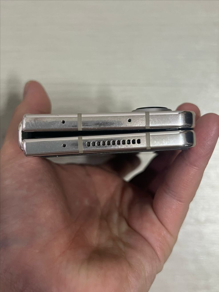 갤럭시 폴드4 이미지