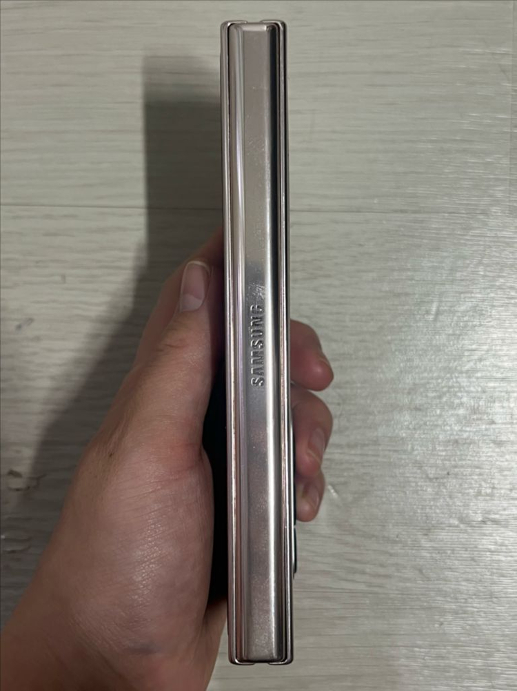 갤럭시 폴드4 이미지