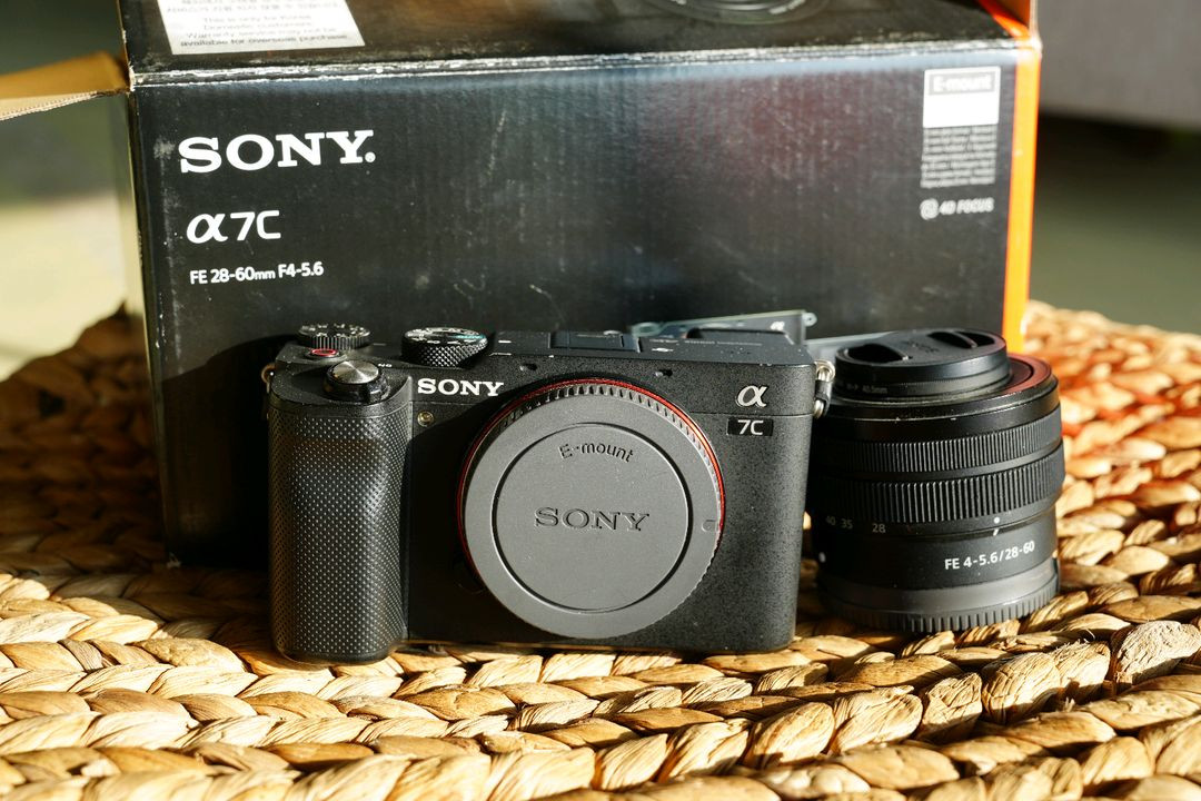 소니 A7C 카메라 FE 28-60mm 번들킷 이미지