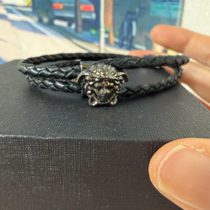 베르사체 메두사 블랙 팔찌 이미지