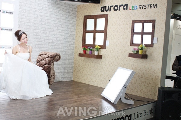 AURORA(오로라) LED 지속광 조명 스탠드 세트 이미지