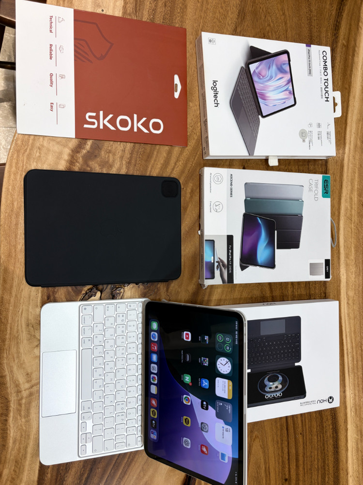 아이패드프로 11인치 M4 1tb 셀룰러 신품급 (매직키보드 등 악세사리 100만원) 이미지