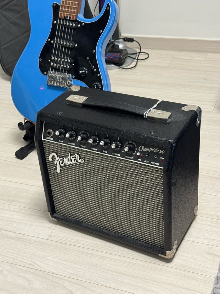 HEX E300 일렉기타 + Fender 챔피온 20 앰프 이미지