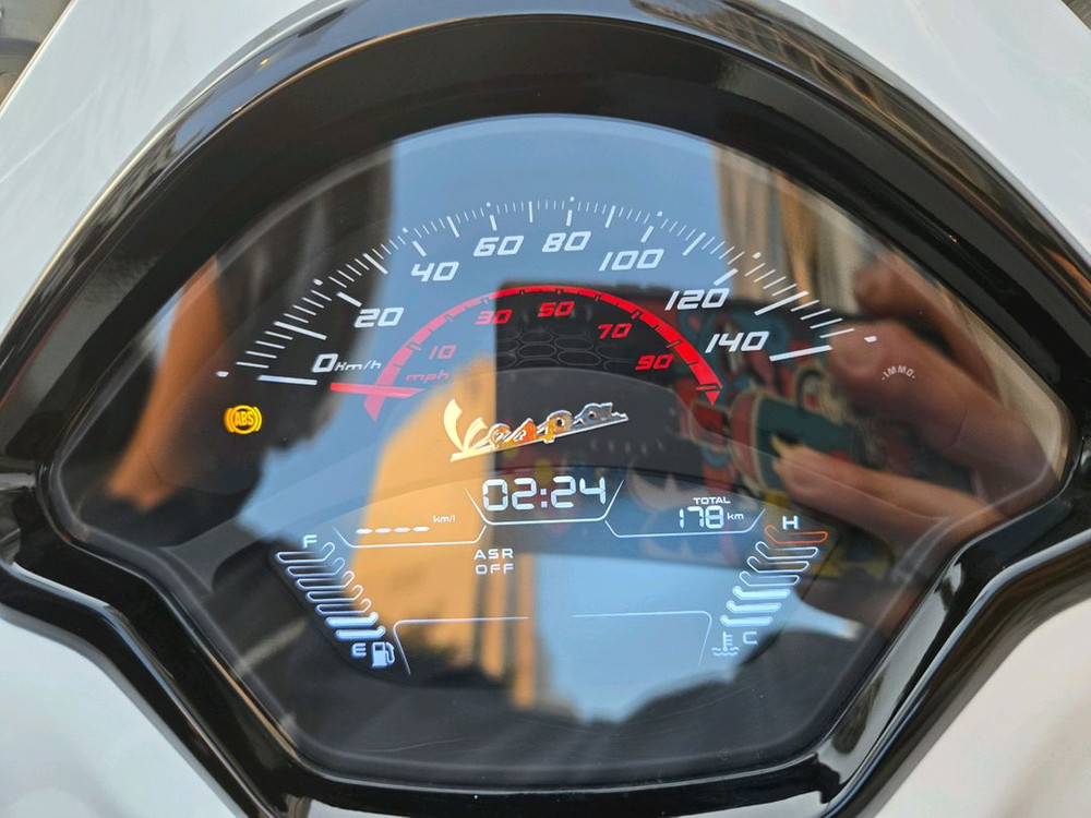 베스파 gts 125 2025년식 이미지