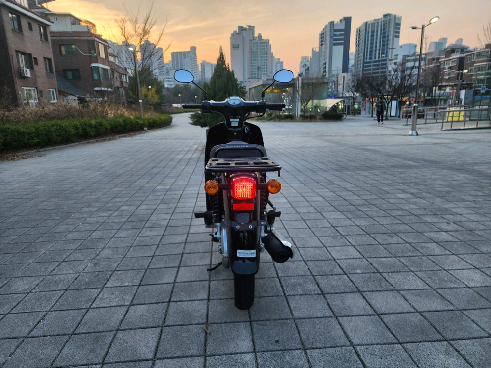 슈퍼커브 신차급 판매합니다 이미지