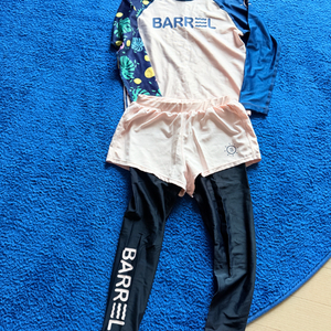 여아 래쉬가드 세트 저렴히 내놔요. 이미지