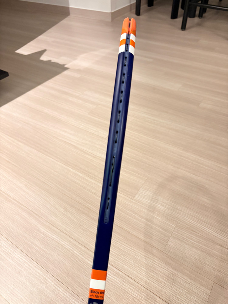 윌슨 블레이드 롤랑가로스 2023 테니스라켓 이미지