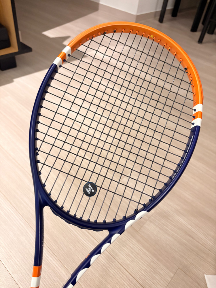 윌슨 블레이드 롤랑가로스 2023 테니스라켓 이미지