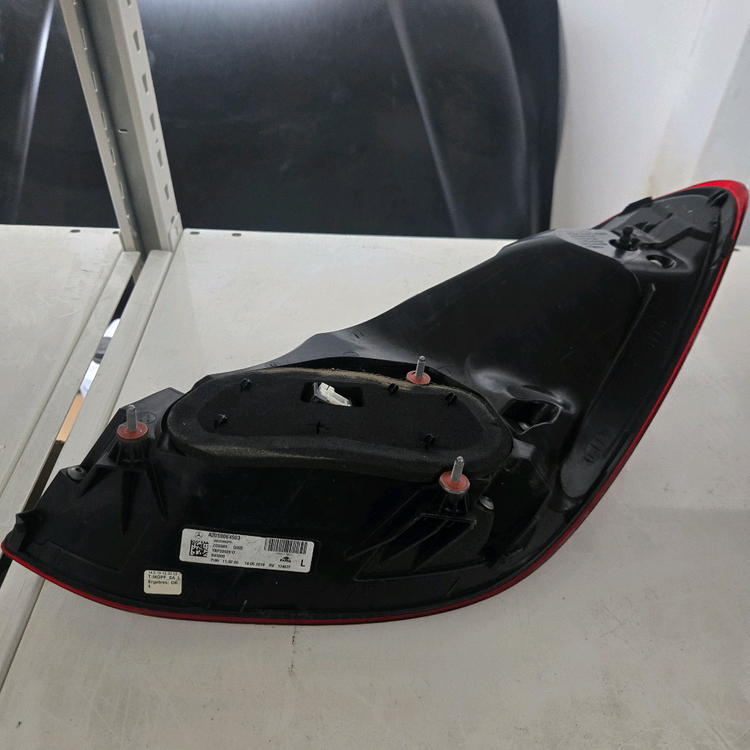 벤츠 C클래스후미등 w205후기형 운전석 중고후미등 이미지