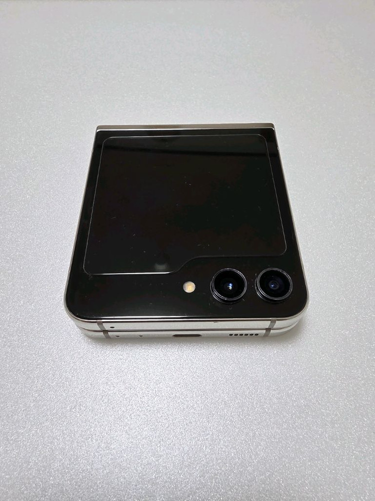 폴더블 스마트폰 512GB 이미지