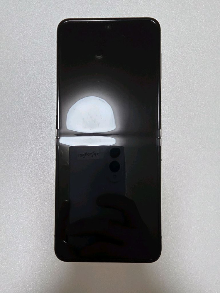 폴더블 스마트폰 512GB 이미지