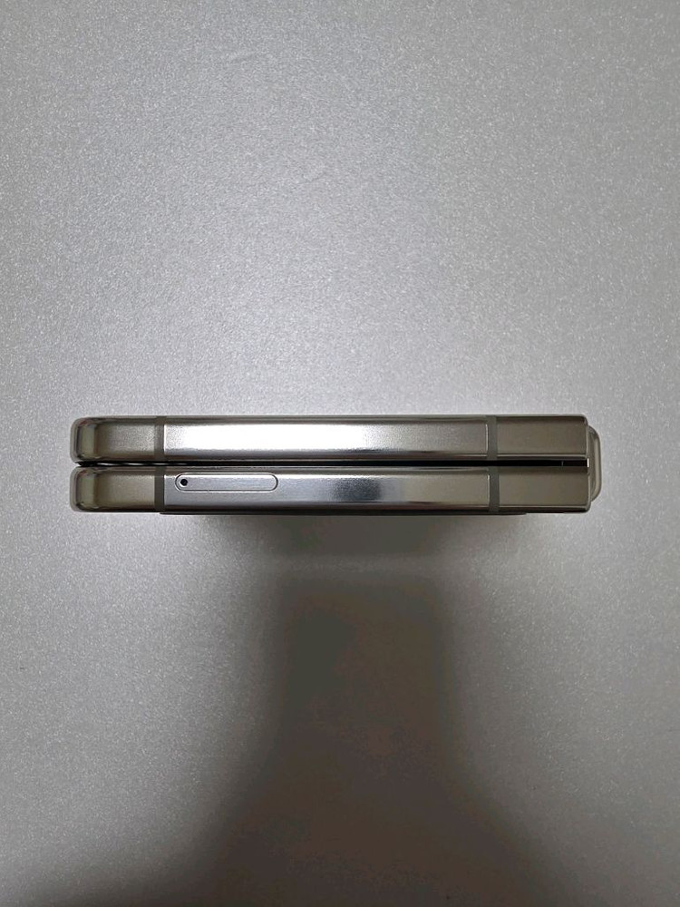 폴더블 스마트폰 512GB 이미지