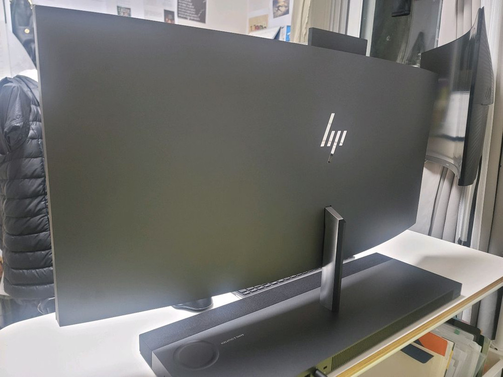 hp 34인치 와이드 커브드 일체형 컴퓨터 이미지